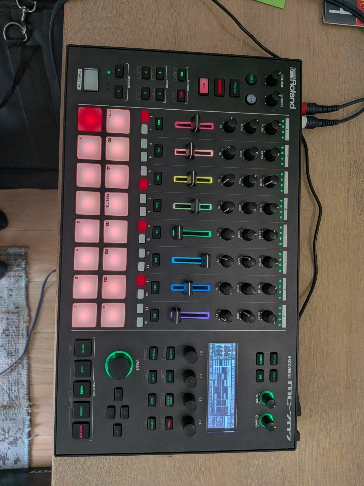 Roland MC-707 Groovebox met decksaver - Zo goed als nieuw, Ophalen, Zo goed als nieuw, Overige aantallen, Roland