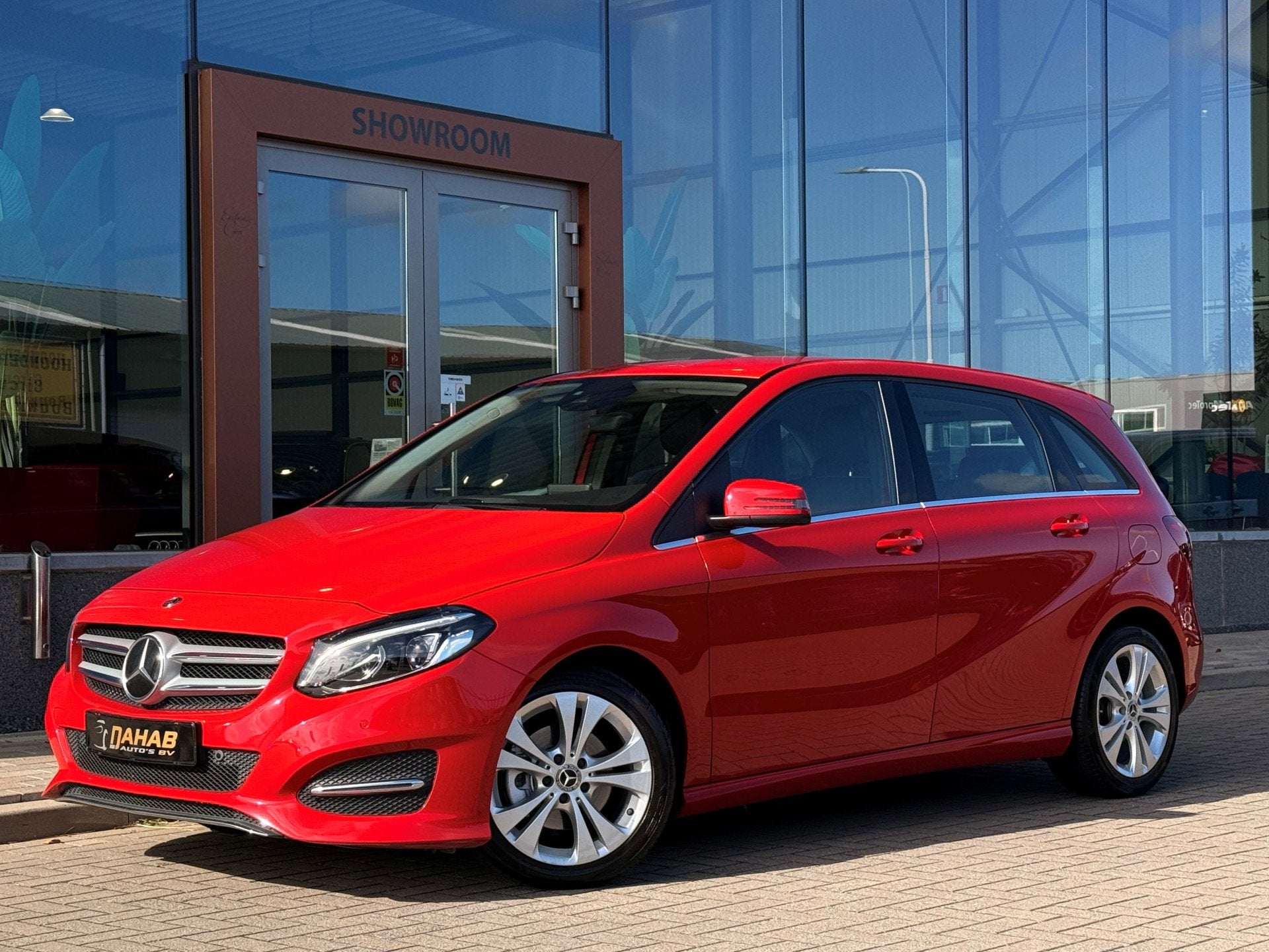 Mercedes-Benz B-Klasse B180 | Navi | Half leder | Stoelverwa, Auto's, 1325 kg, Gebruikt, 4 cilinders, 122 pk