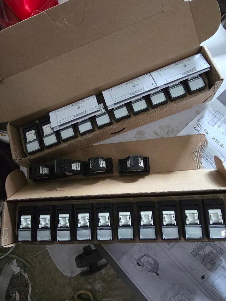 24 stuks rj45 cat 6 hager, Ophalen of Verzenden, Nieuw
