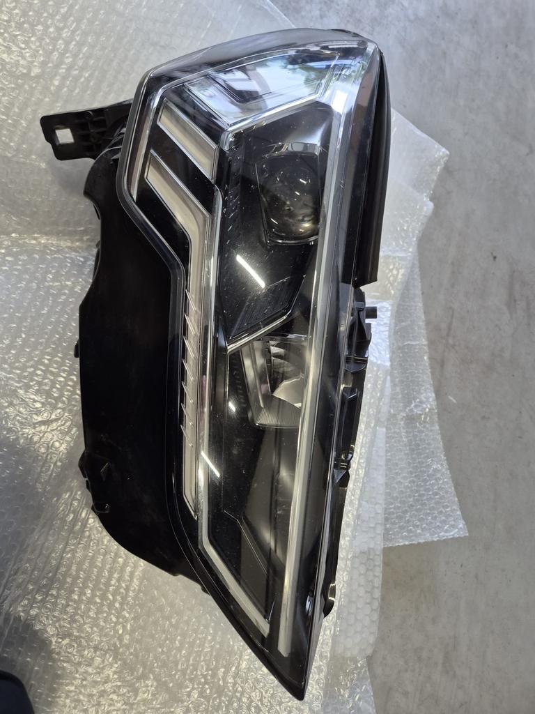 Audi Q3 2022 Full LED Koplamp Rechts (83A.941.034), Ophalen, Gebruikt, Audi