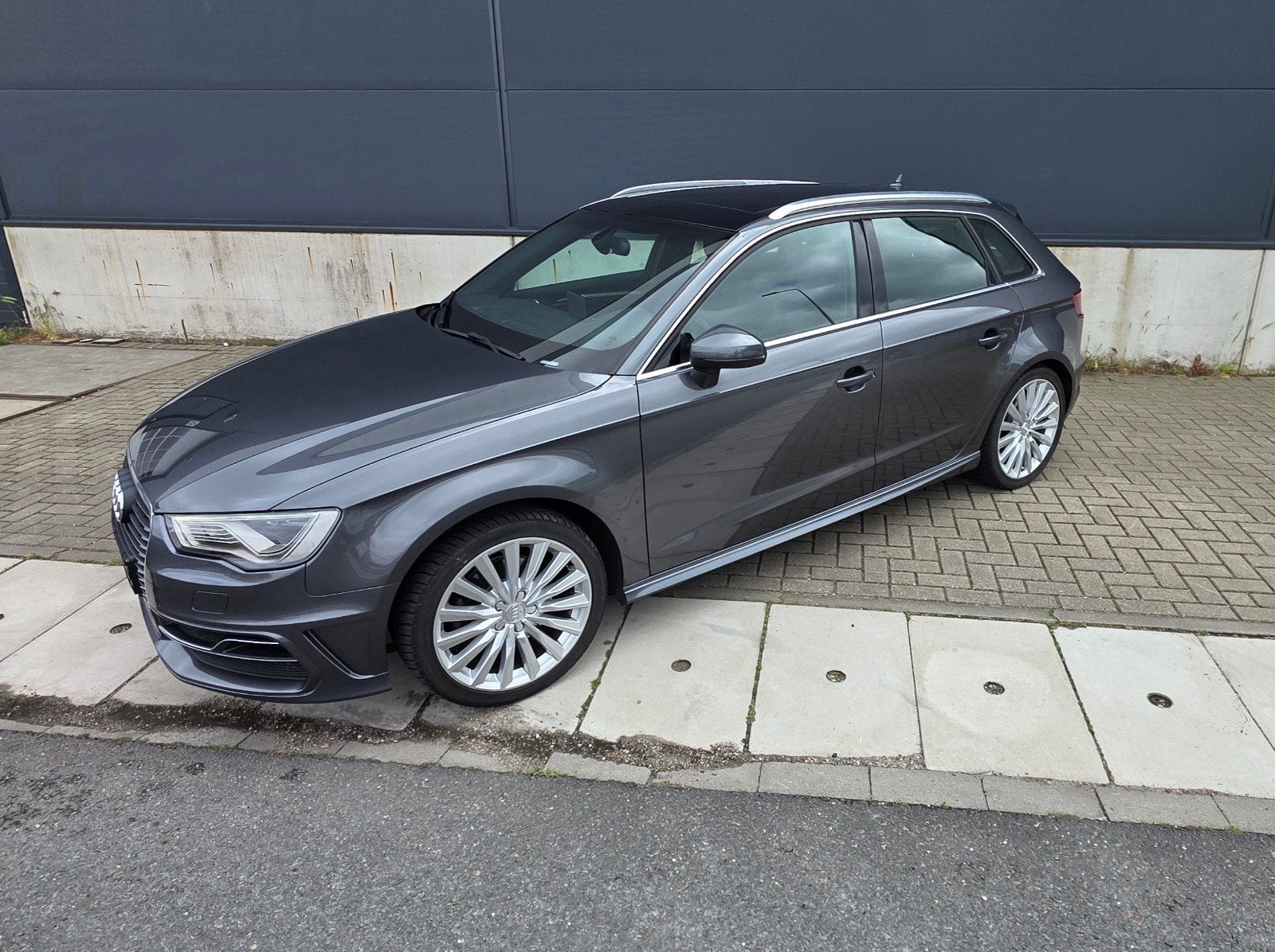 Audi A3 1.4 Tfsi 204pk E-tron Phev S Tronic 2015 Grijs, Auto's, Audi, Zwart, 4 cilinders, Leder en Stof, 1395 cc
