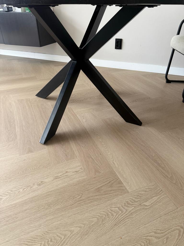 Mango houten eettafel rond 135 cm met spinpoot, Ophalen, Gebruikt, 100 tot 150 cm, Rond