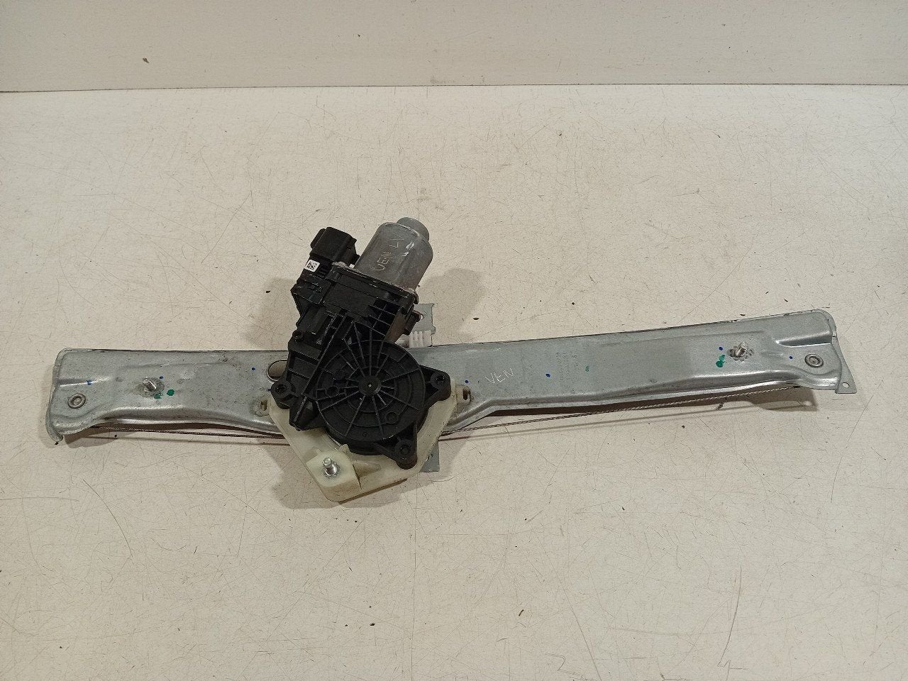 Raammechaniek elektrisch links voor Ford Ka, Onderdelen@venauto.nl, Van der Ven Autorecycling B.V., Gebruikt, Ettenseweg 76, 4706 PB Roosendaal, The Netherlands