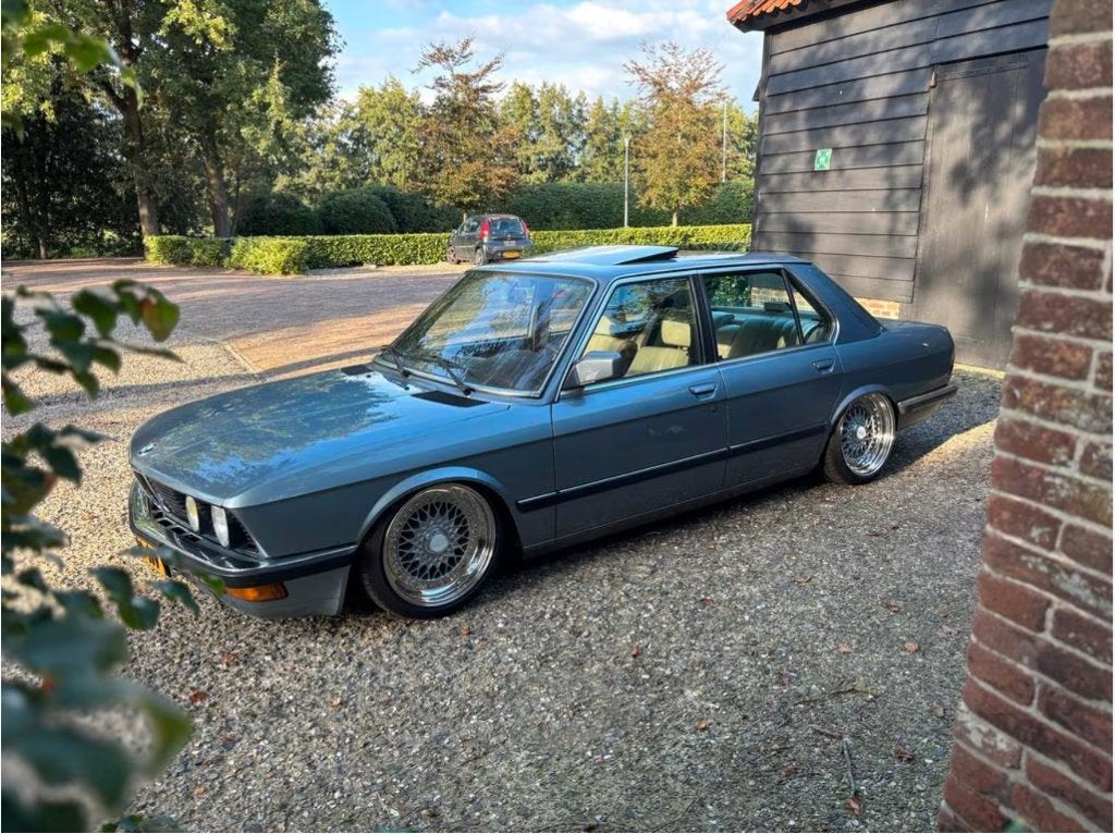 BMW E28 535i wegenbelasting vrij, Auto's, Automaat, Beige, Leder, Metallic lak