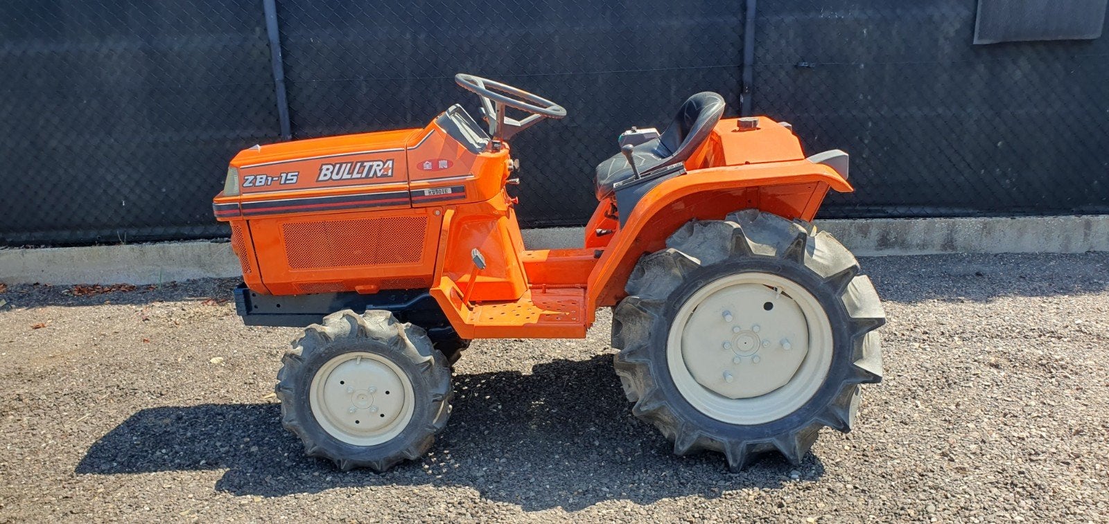 Kubota Bulttra ZB1-15 Compact Tractor, Ophalen