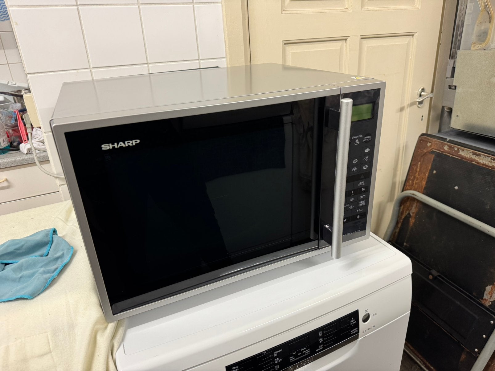 Grote MagnetronOven | Sharp | 40L | Werkt Goed | Schoon, Ophalen, Combimagnetron, Zo goed als nieuw, Draaiplateau