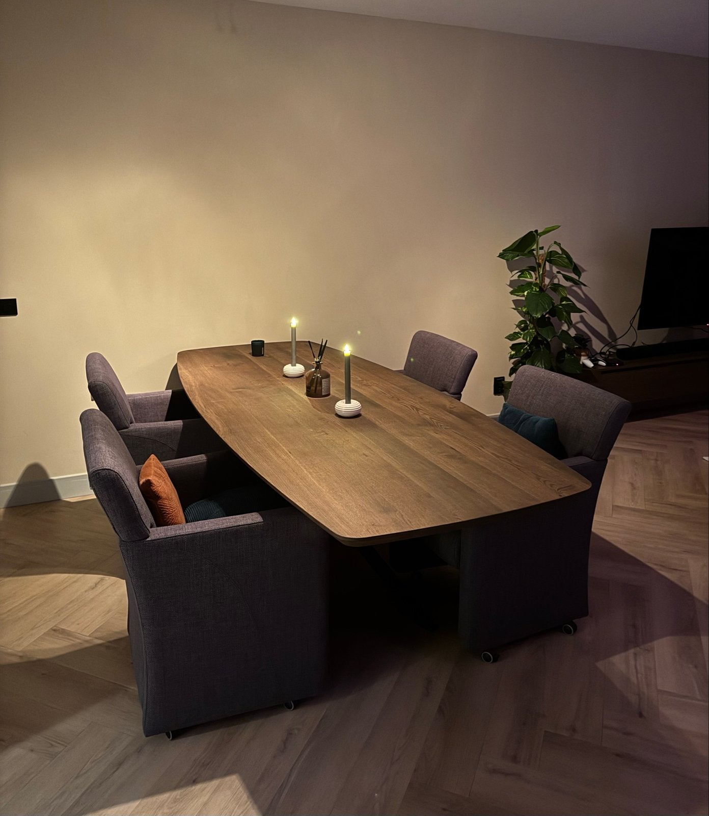 GRATIS! 4 comfortabele eetkamerstoelen