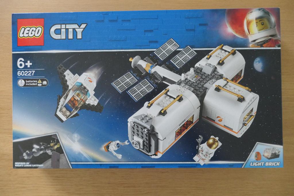 Lego 60227 Ruimtestation / Lunar Space Station NIEUW!, City, Nieuw, Ophalen of Verzenden, Complete set