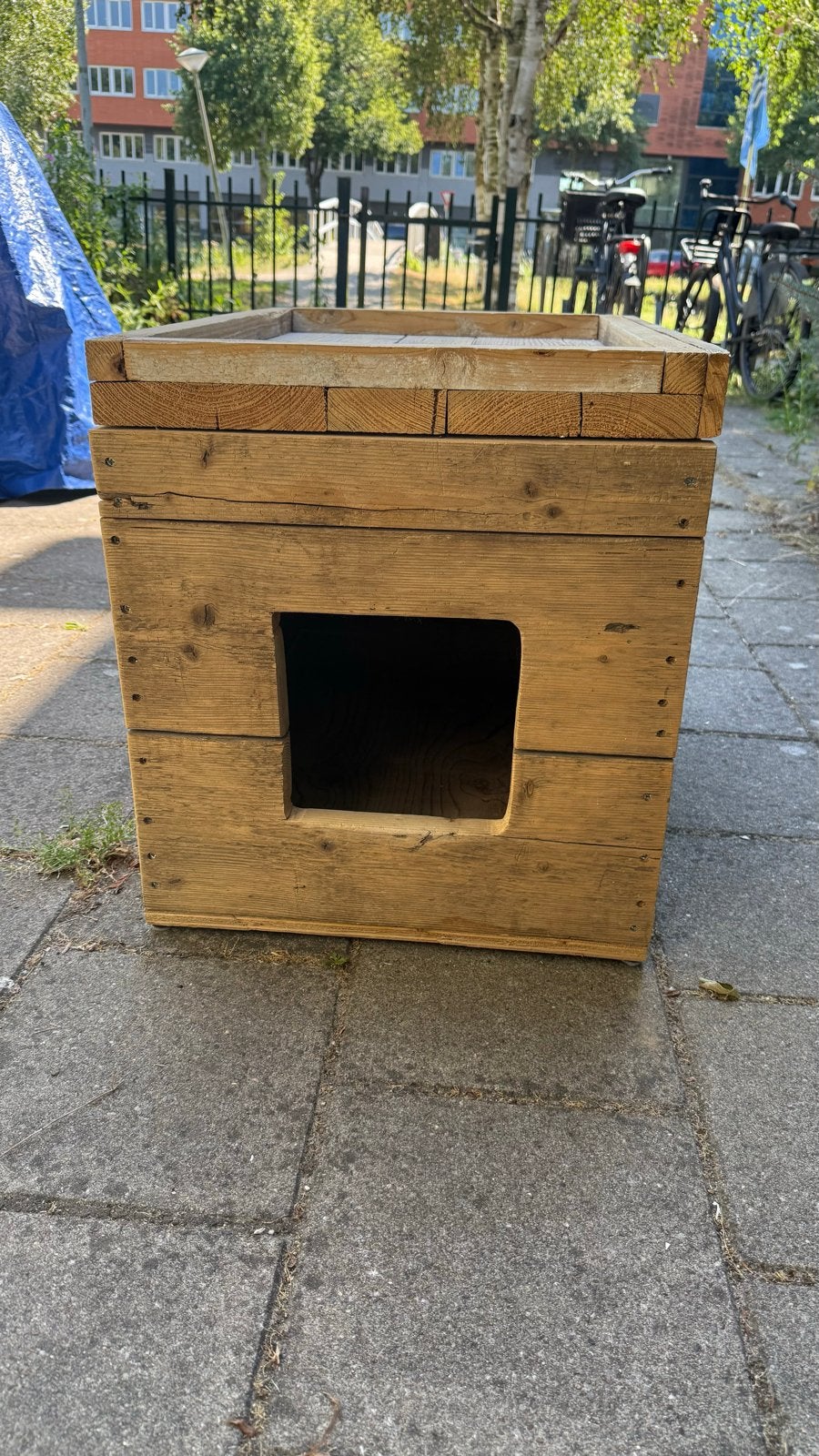 Steigerhouten ombouw voor een kattenbak, Dieren en Toebehoren, Ophalen, Gebruikt, Gesloten