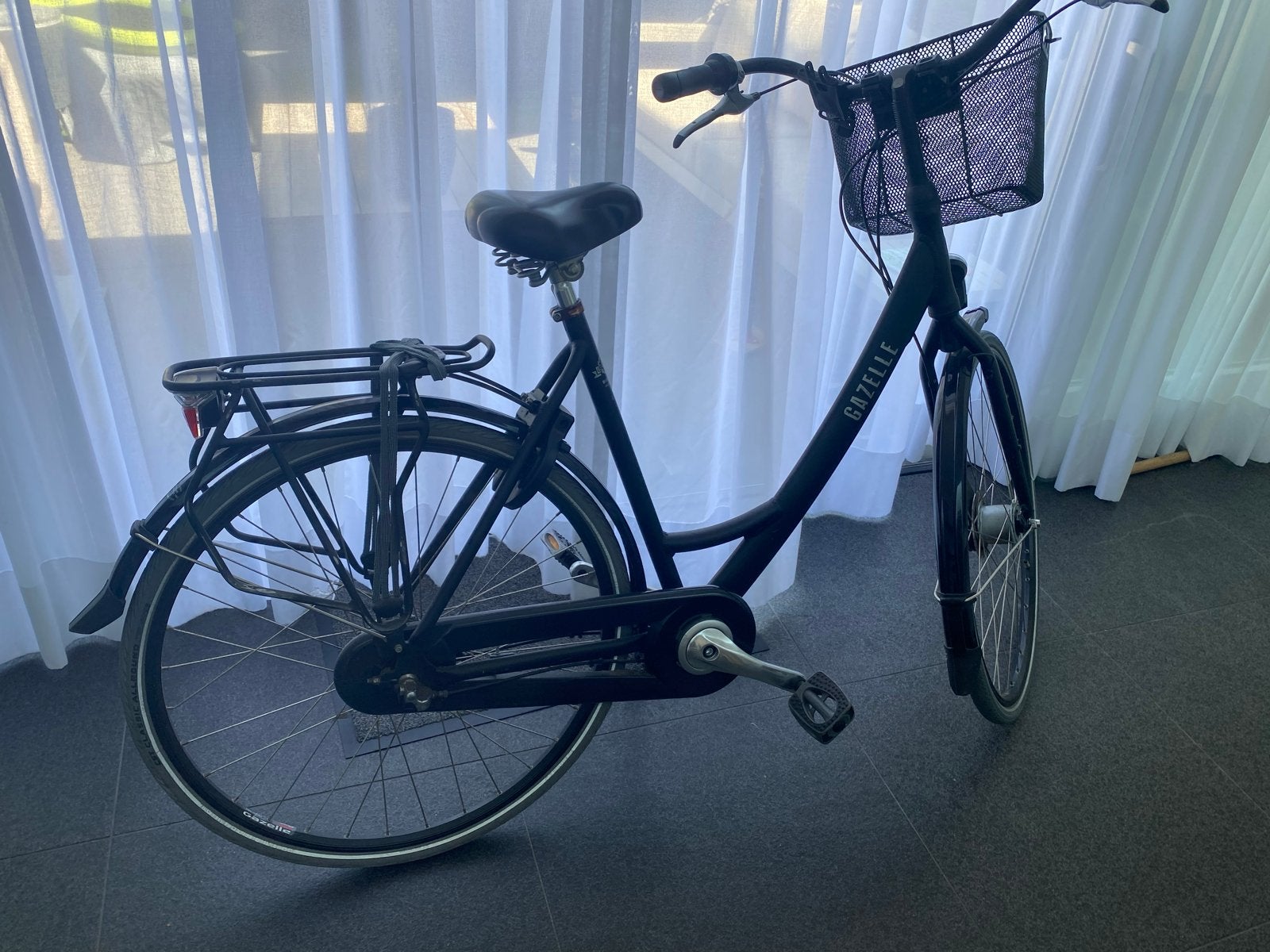 Gazelle Stadsfiets met 3 versnellingen en mandje, Ophalen, Velgrem, Versnellingen, Gazelle