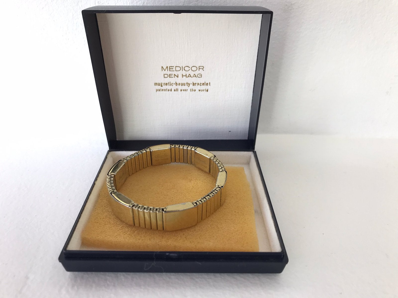 Armband Medicor Magnetic bracelet, Sieraden, Tassen en Uiterlijk, Armbanden, Ophalen of Verzenden, Gebruikt, Goud, Overige materialen