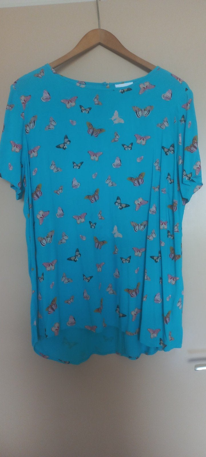 Blaauw shirt met vlinderprint mt 44, Kleding | Dames, T-shirts, Bonprix, Blauw, Maat 42/44 (L), Ophalen of Verzenden