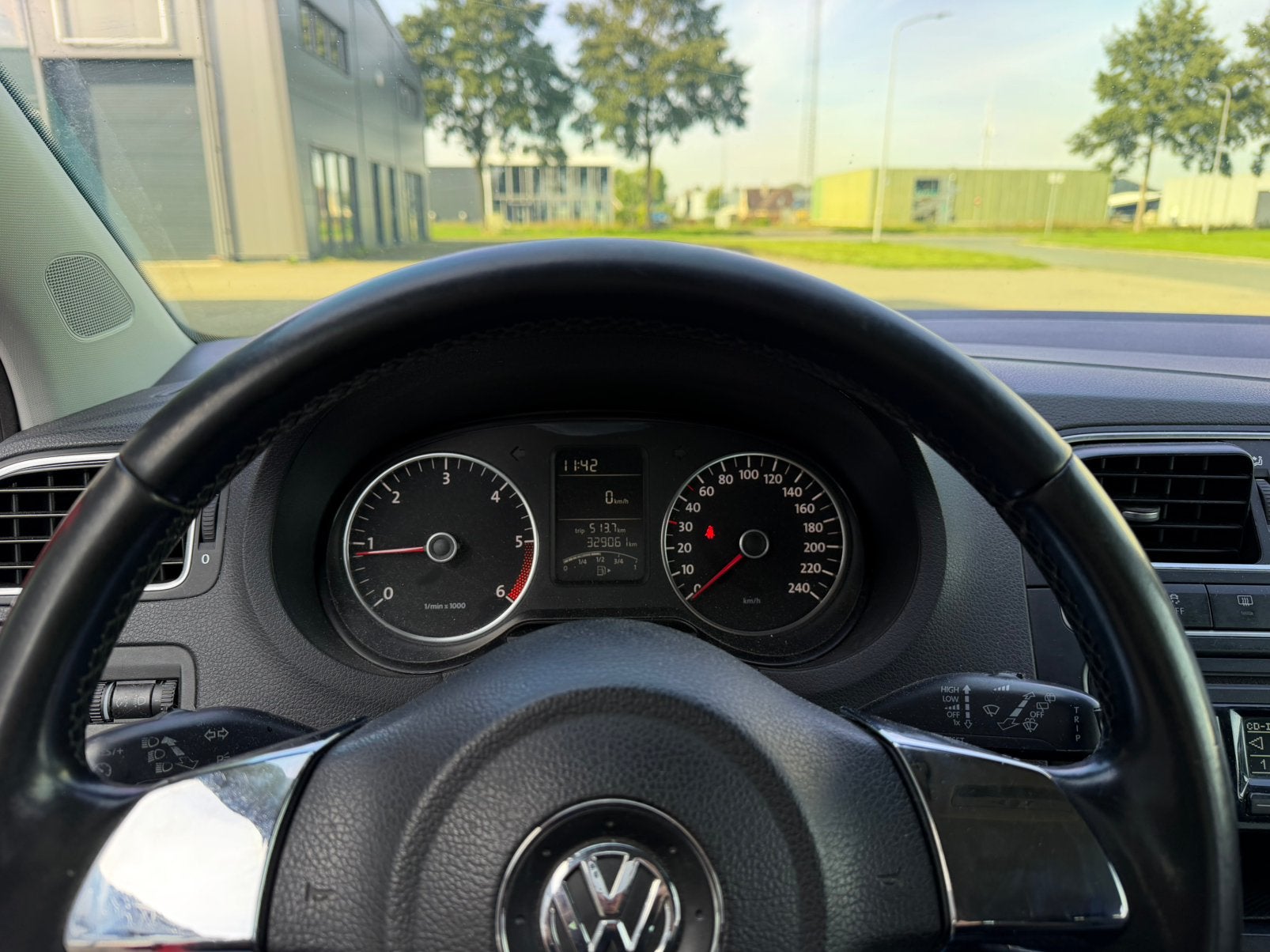 Foto 11 van Volkswagen Polo 1.2 TDI 55KW BM 2012 Rood | GTI Interieur
