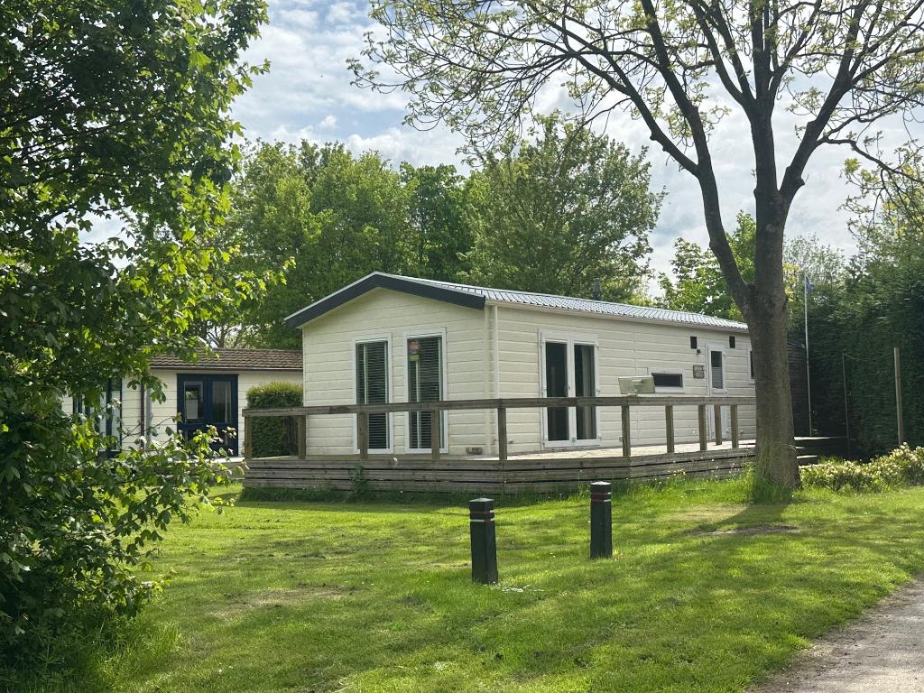 Bergjes chalet centrale verwarming incl.transport NL♦️, Caravans en Kamperen, Stacaravans, Tot en met 4
