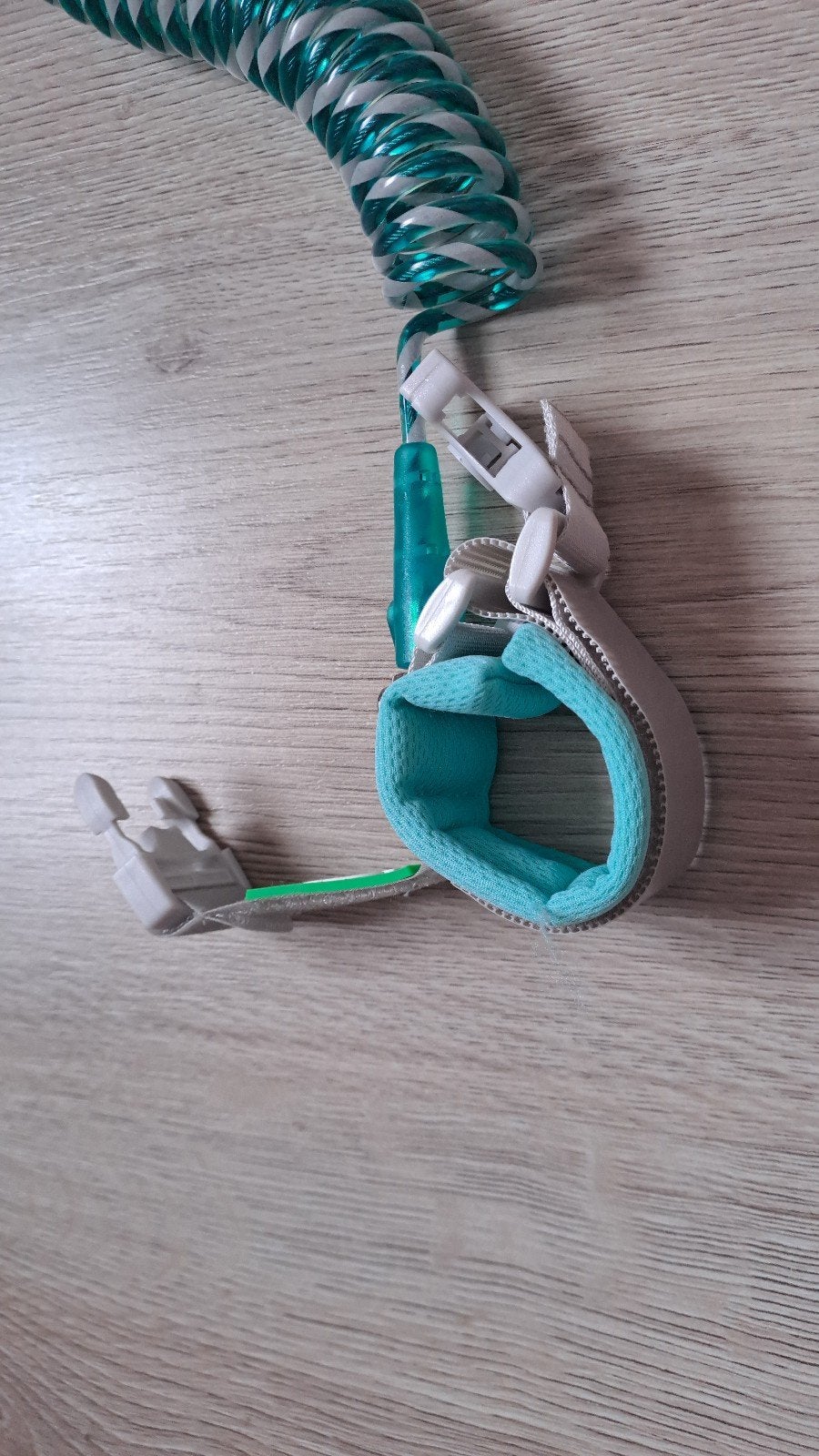 1 polsbandje en 1 tuigje harnas met riem, Ophalen of Verzenden, Nieuw