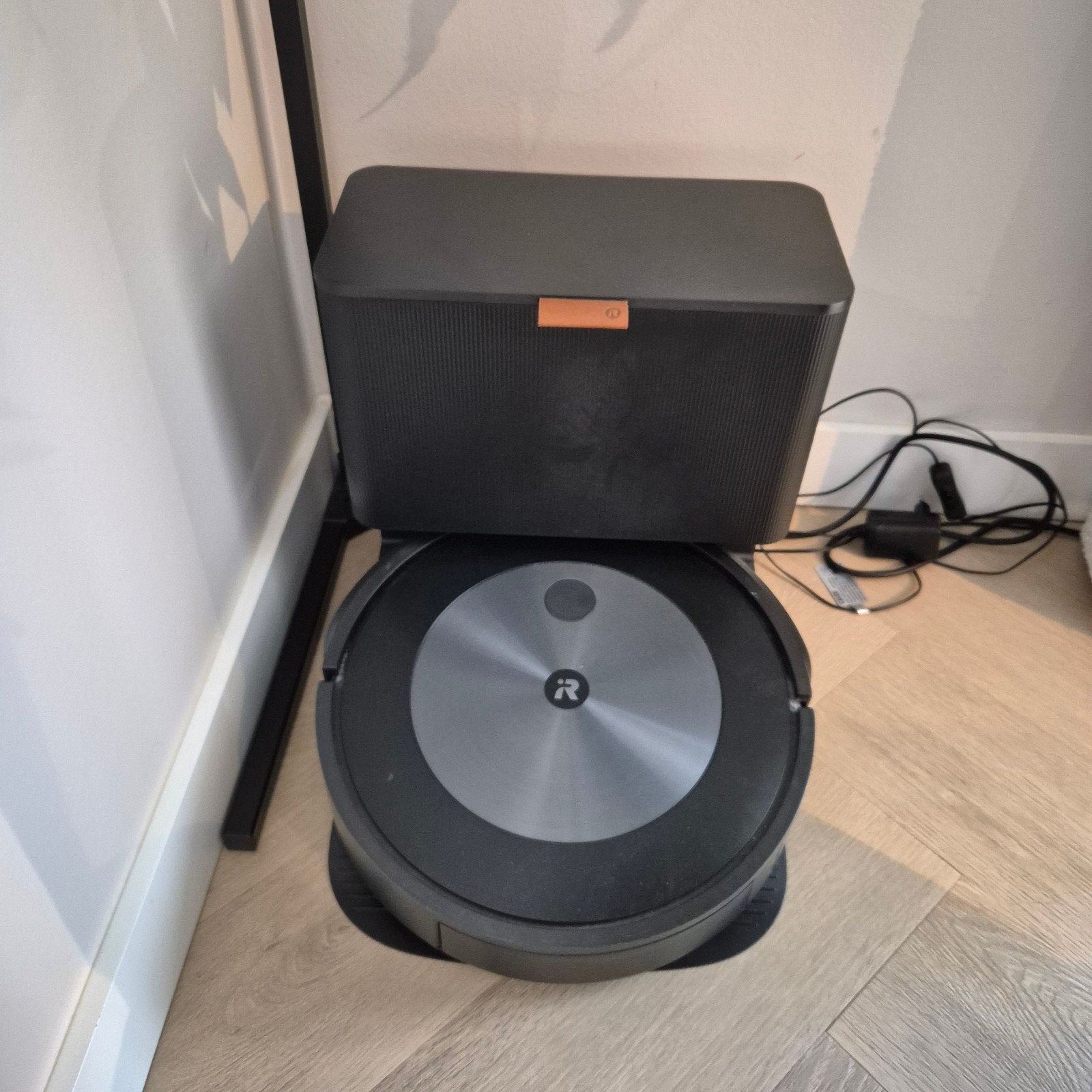 iRobot Roomba J7+ Robotstofzuiger met zelflegende basis, Witgoed en Apparatuur, Stofzuigers, Gebruikt, IRobot, Bedienbaar via app