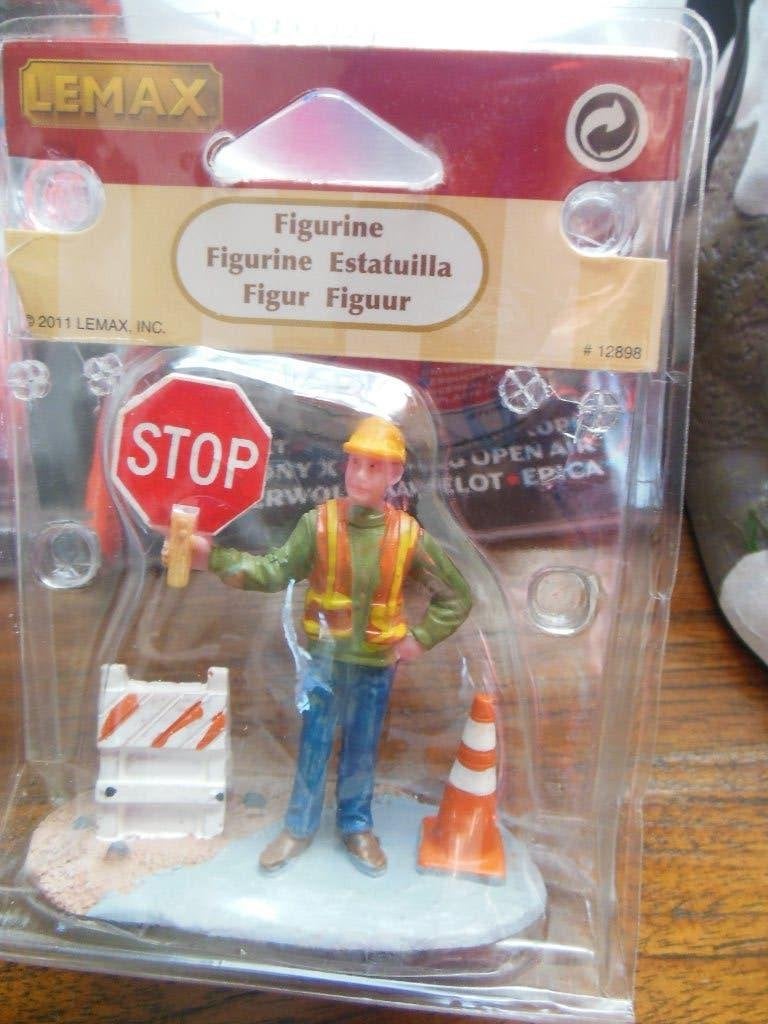 kerst dorp figuur weg werker 2011 lemax nr 12898, Ophalen of Verzenden, Zo goed als nieuw