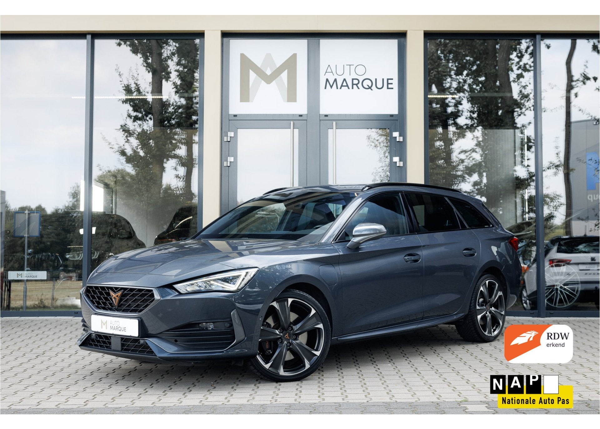 CUPRA Leon Sportstourer 1.4 e-Hybrid VZ 245PK Aut. | Adrenal, Auto's, Dealer onderhouden, 77 km/l, Gebruikt, 4 cilinders