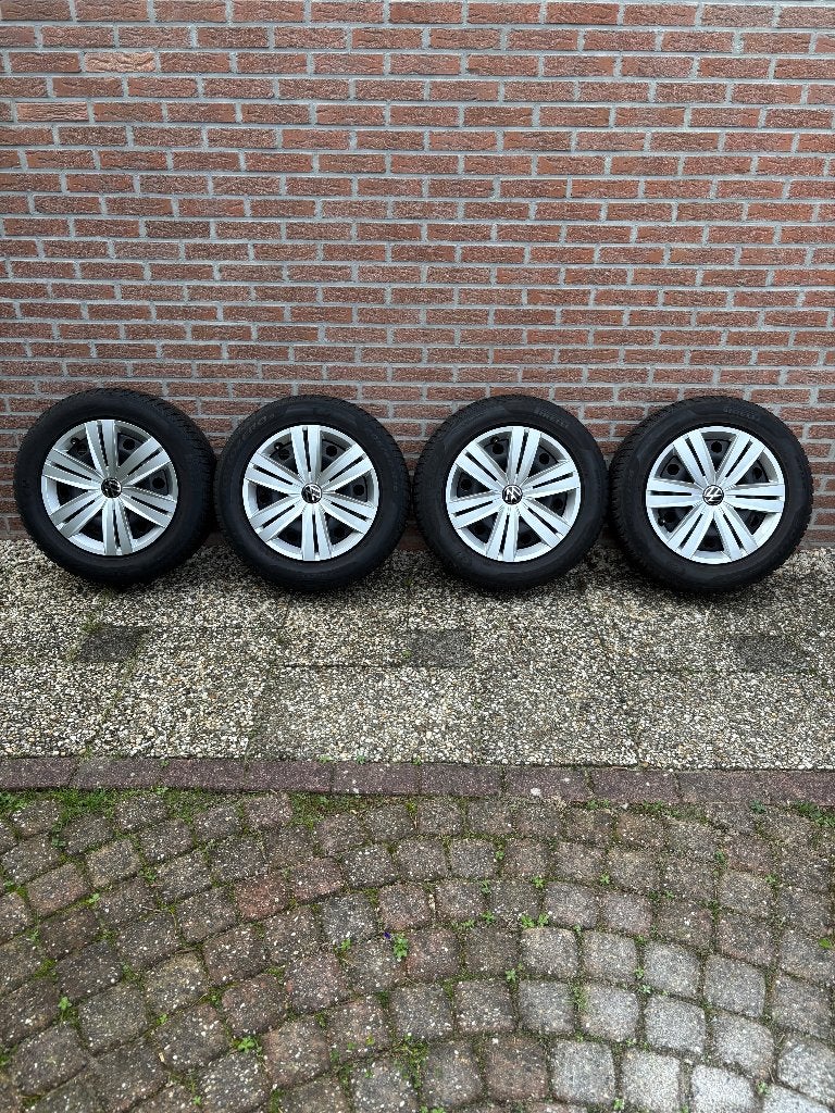 Winterbanden Touran 2020, Auto-onderdelen, Ophalen, Gebruikt, 16 inch, Banden en Velgen