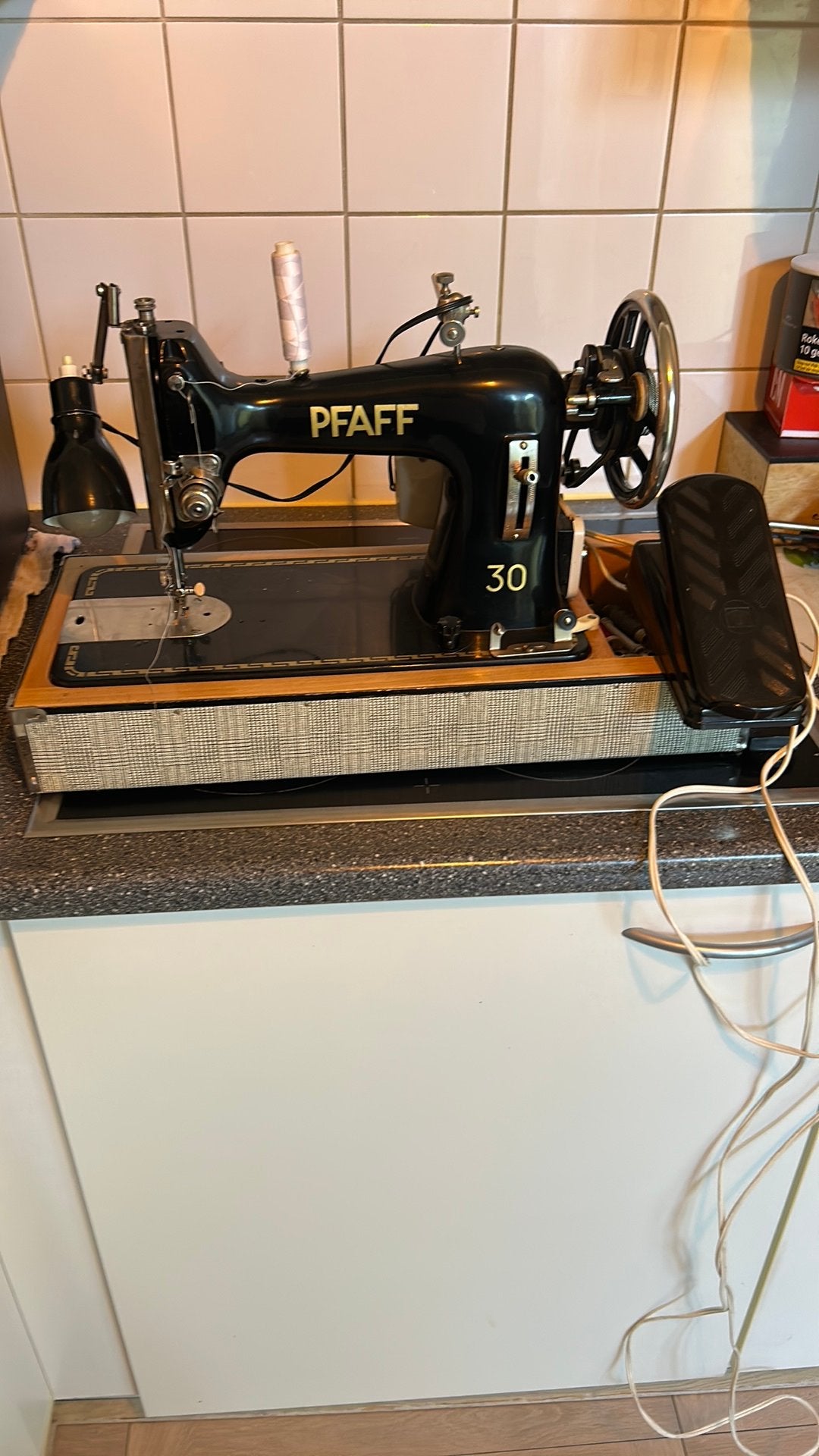 Naaimachine Pfaff 30 vintage met koffer werkend!, Antiek en Kunst, Antiek | Naaimachines, Ophalen