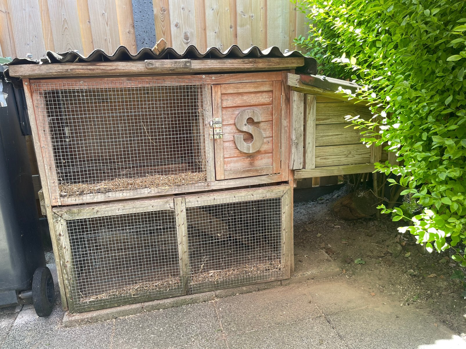 GRATIS, Dieren en Toebehoren, Knaagdieren en Konijnen | Hokken en Kooien, Ophalen, 90 cm of meer, Konijn, Hok