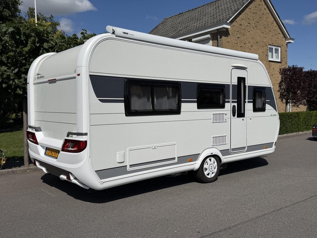 Hobby De Luxe 460 LU verkocht, Caravans en Kamperen, Caravans, Rondzit, Hobby, Bedrijf, 4 tot 5 meter