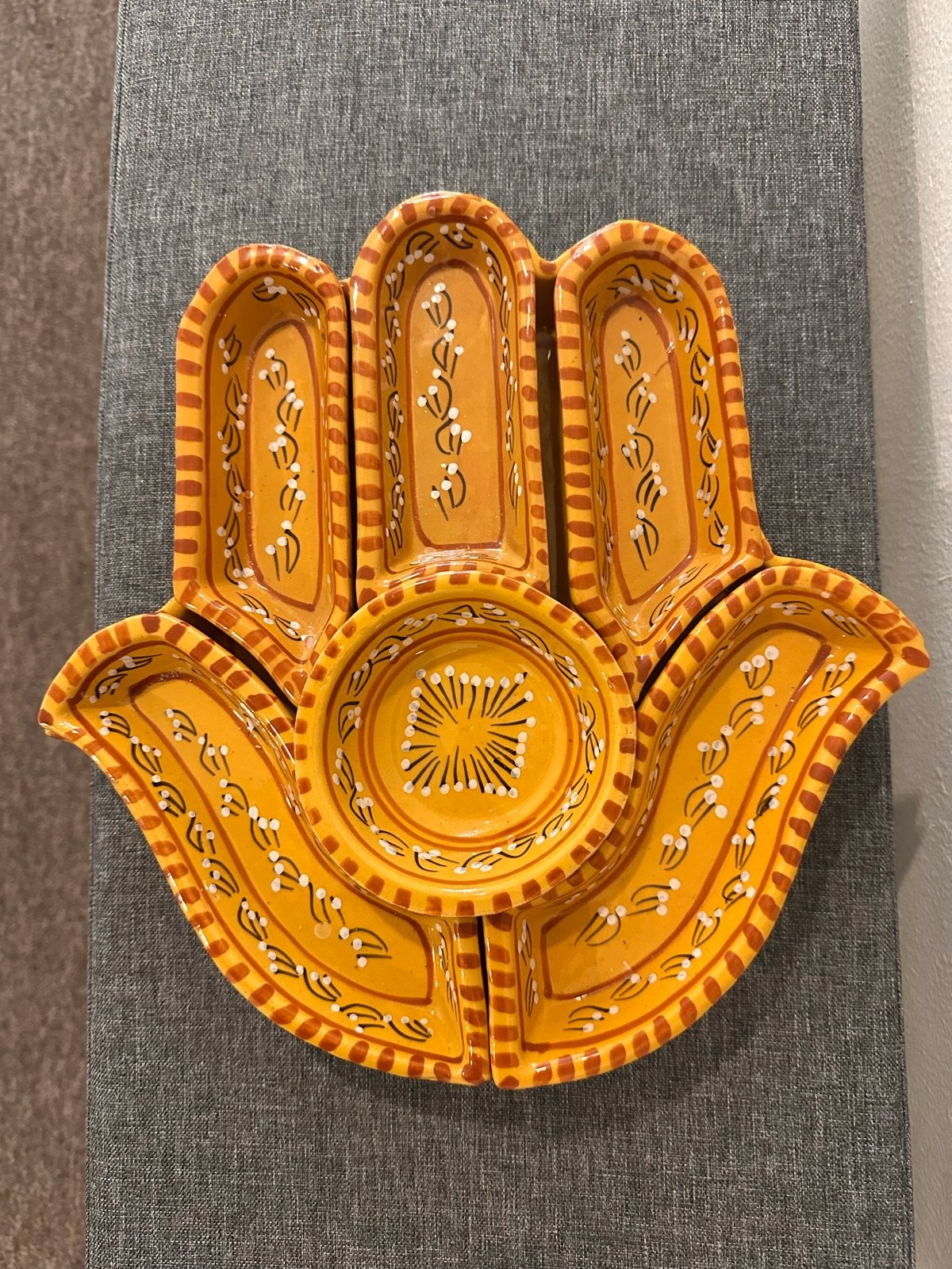 Hamsa hand schaal/serveerschaal - Oosters design, Huis en Inrichting, Ophalen of Verzenden, Overige stijlen, Aardewerk, Schaal of Schalen