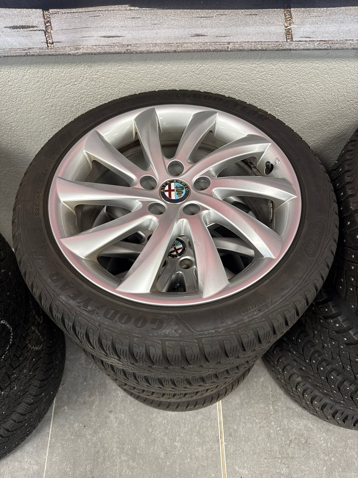 Alfa Romeo Giulietta velgenset met winterbanden, Gebruikt, Banden en Velgen, 17 inch, Personenwagen