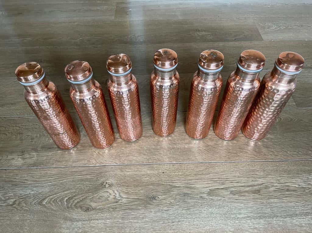 Koperen drinkflessen met deukjes - op te poetsen, Ophalen of Verzenden, Zo goed als nieuw, Poppenhuis