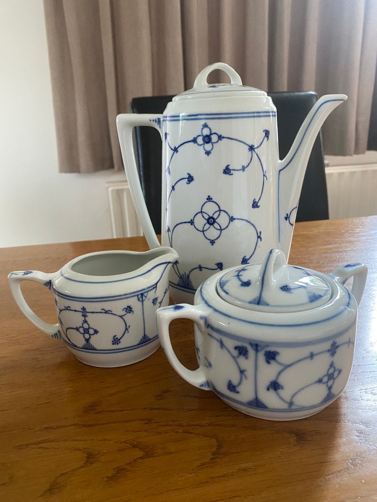 Saksisch blauw servies, Ophalen