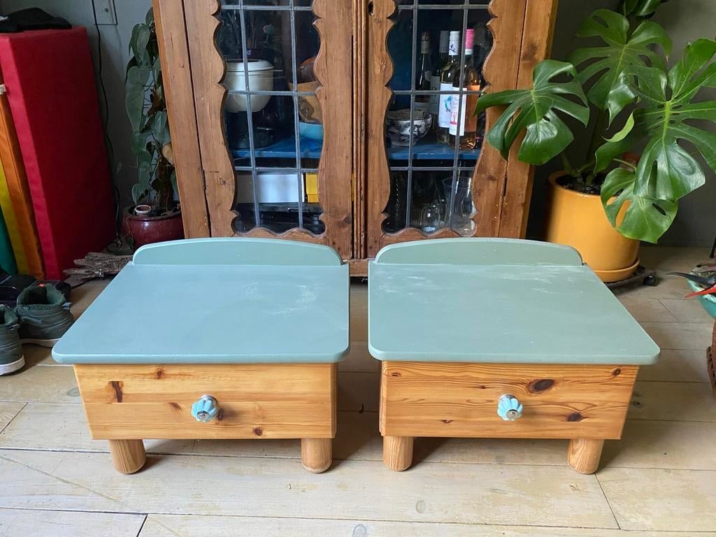 Set van 2 opgepimpte grenen nachtkastjes, Huis en Inrichting, Slaapkamer | Nachtkastjes, Ophalen, Gebruikt, Minder dan 45 cm, Minder dan 55 cm