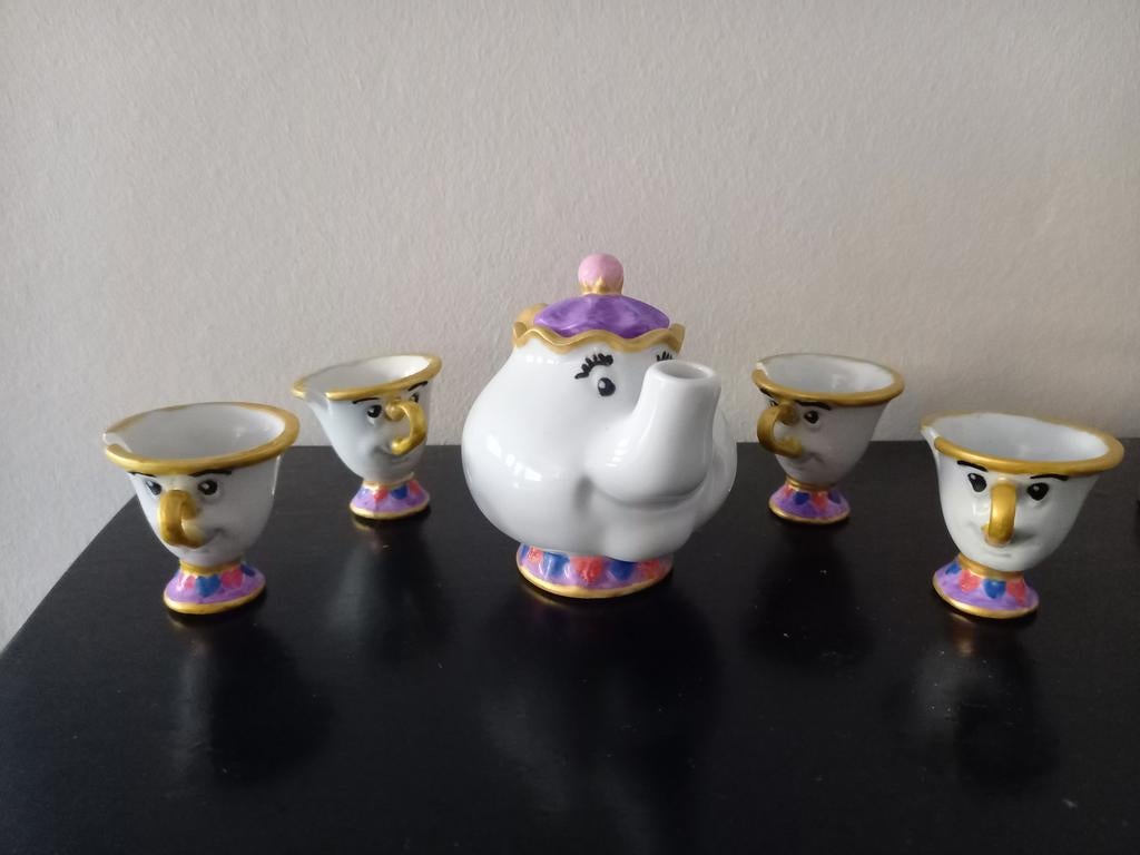 Theeservies Belle en het Beest - Mrs. Potts en Chip kopjes, Keramiek, Ophalen of Verzenden, Zo goed als nieuw, Overige stijlen