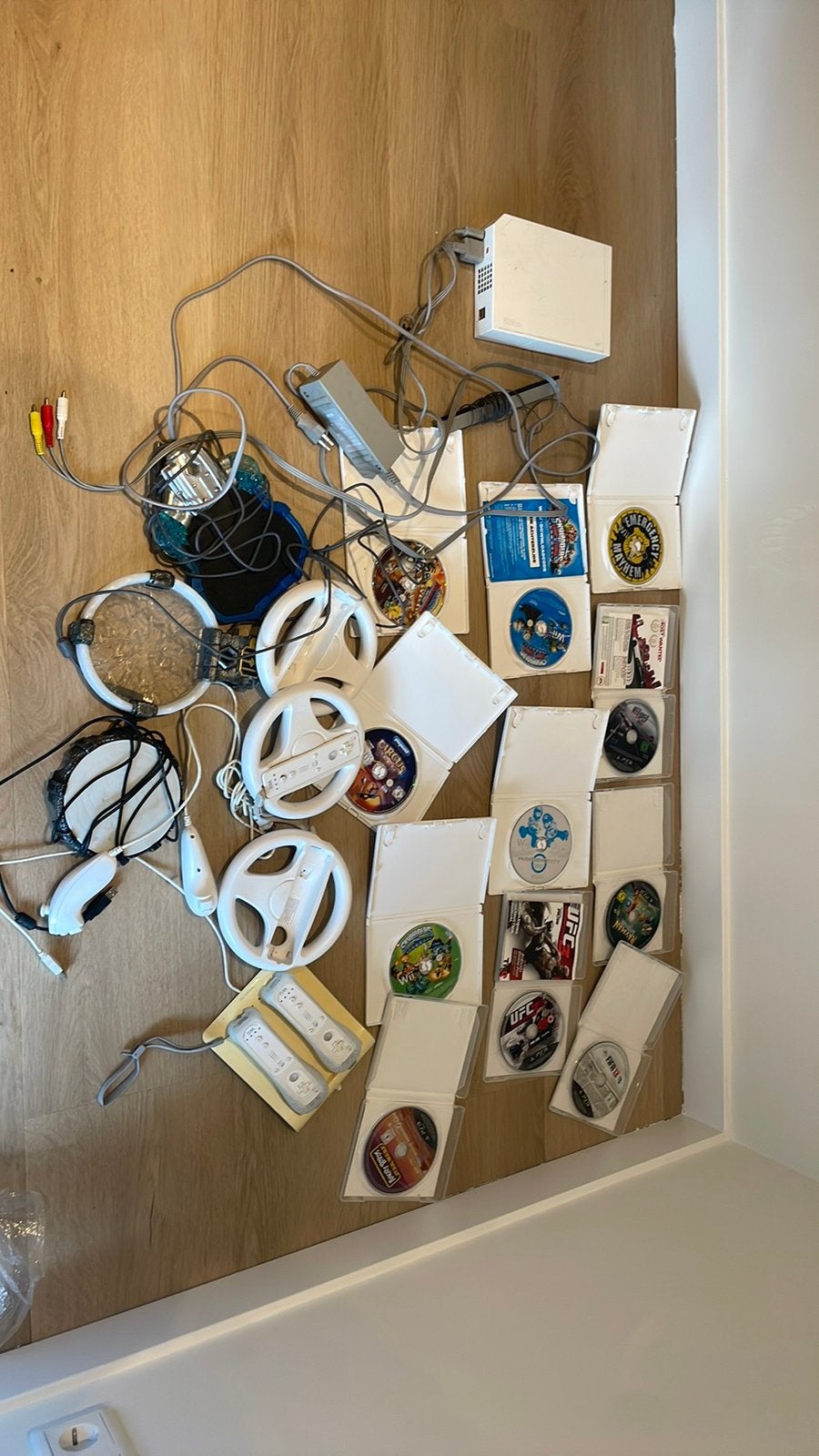 Het is een wi en allemaal cd spelletje die je kan spelen, Ophalen, Gebruikt
