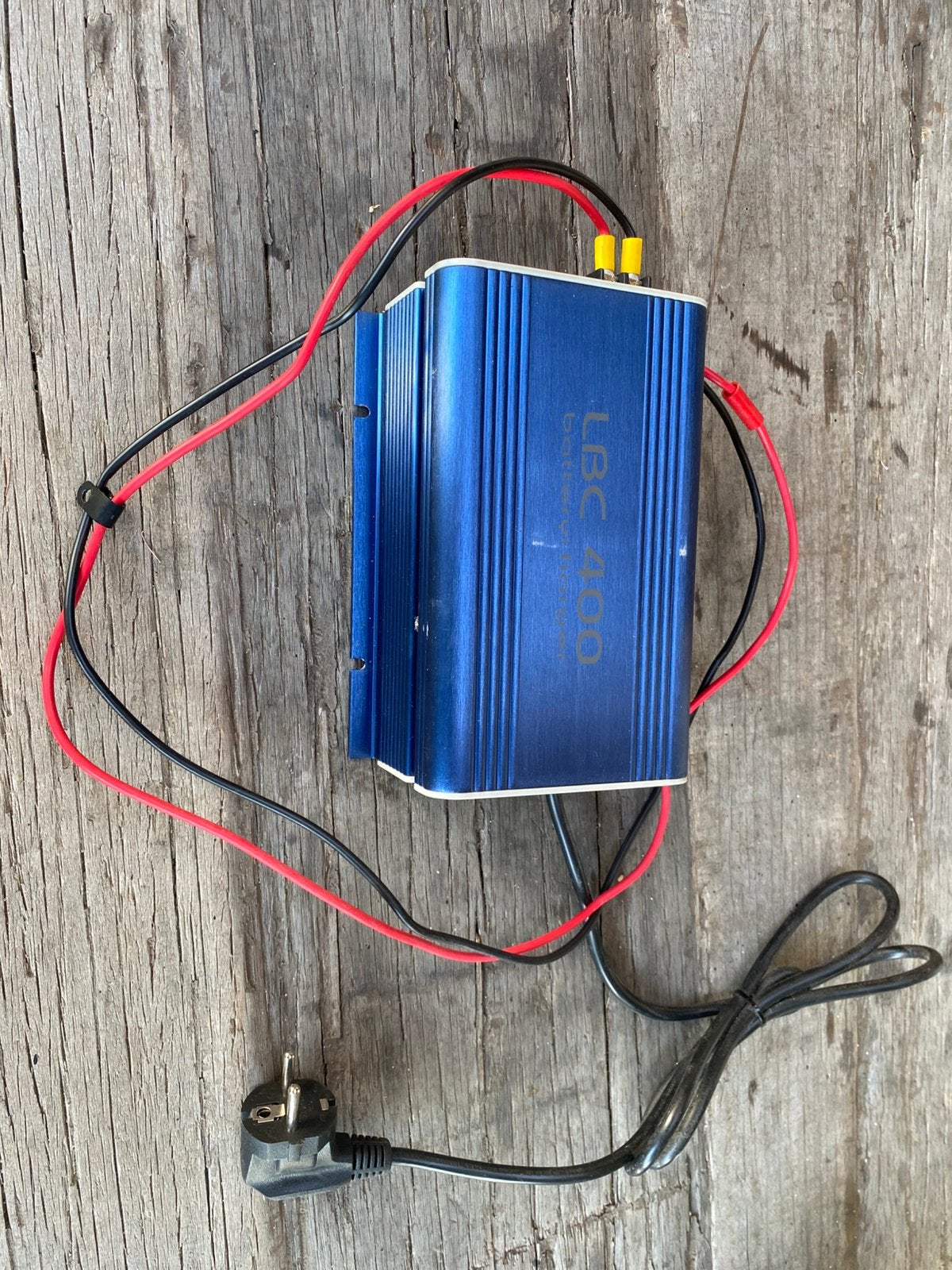acculader voor caravan of camper en LCB 400, Ophalen, Gebruikt