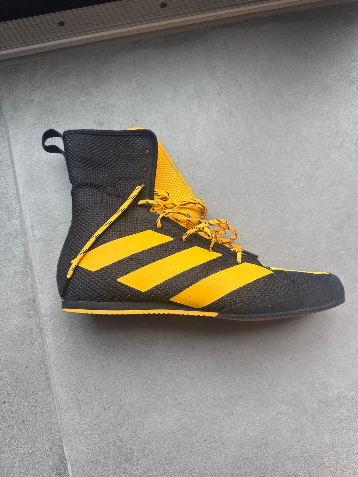 Adidas Boksschoenen - Zwart/Geel, Sport en Fitness, Boksen, Ophalen of Verzenden, Zo goed als nieuw, Boksschoenen