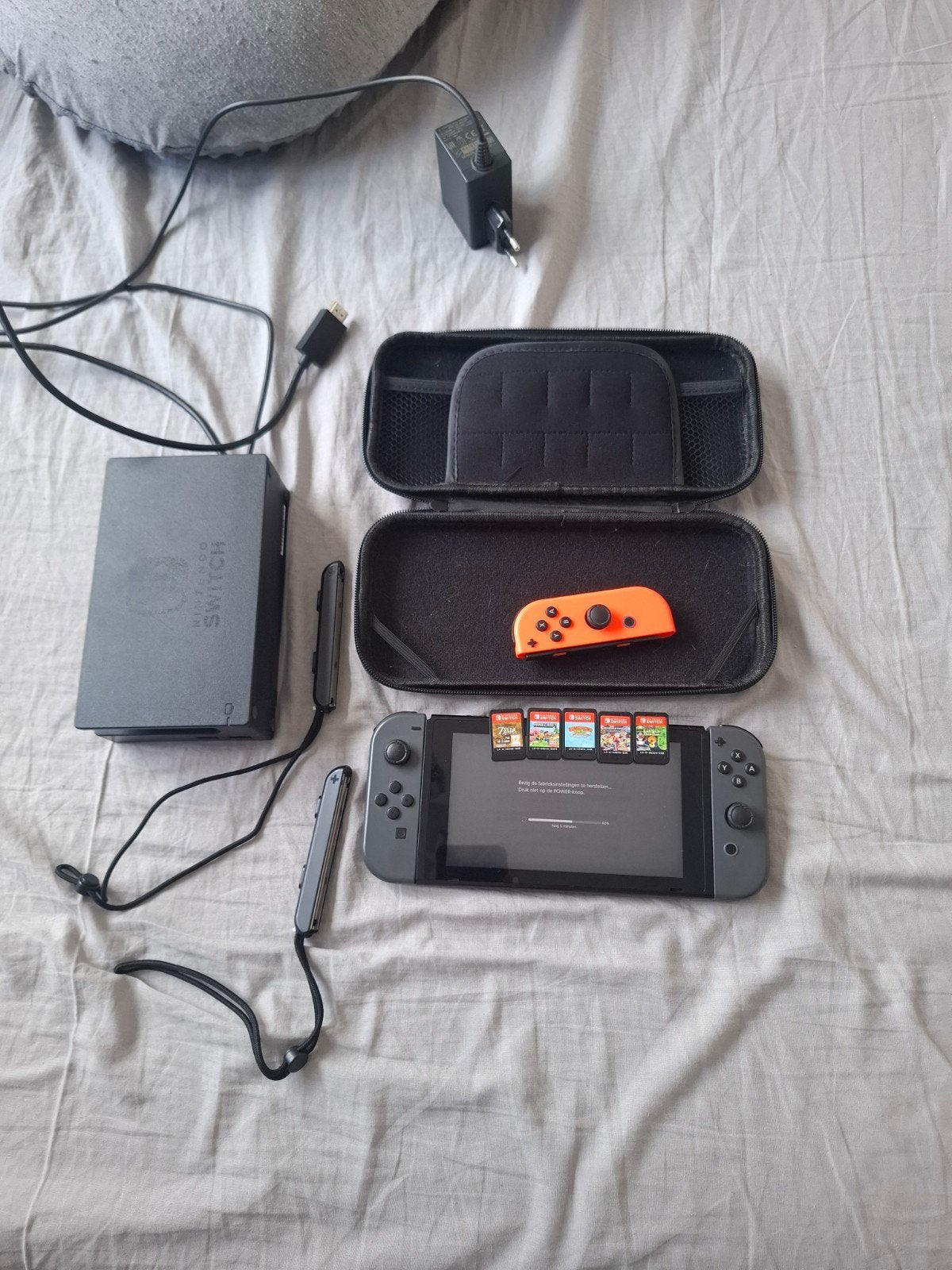 Nintendo Switch (eerste versie) met 5 spellen en accessoires, Spelcomputers en Games, Spelcomputers | Nintendo Switch, Ophalen