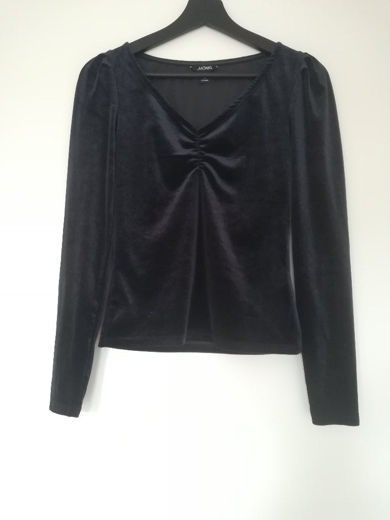 Monki Velours Top Zwart maat XS, Kleding | Dames, Tops, Zwart, Ophalen of Verzenden, Zo goed als nieuw, Maat 34 (XS) of kleiner