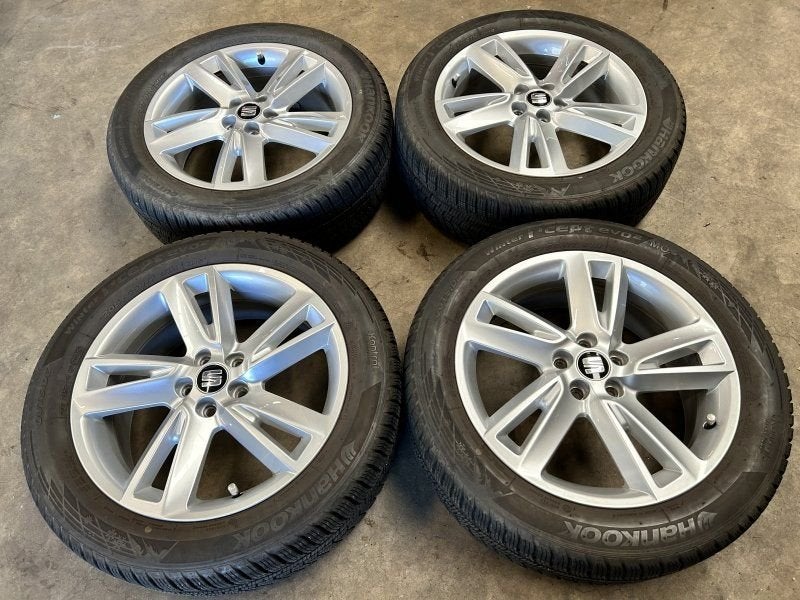 17 inch originele velgen + winterbanden Seat Arona, Gebruikt, -, -, Banden en Velgen