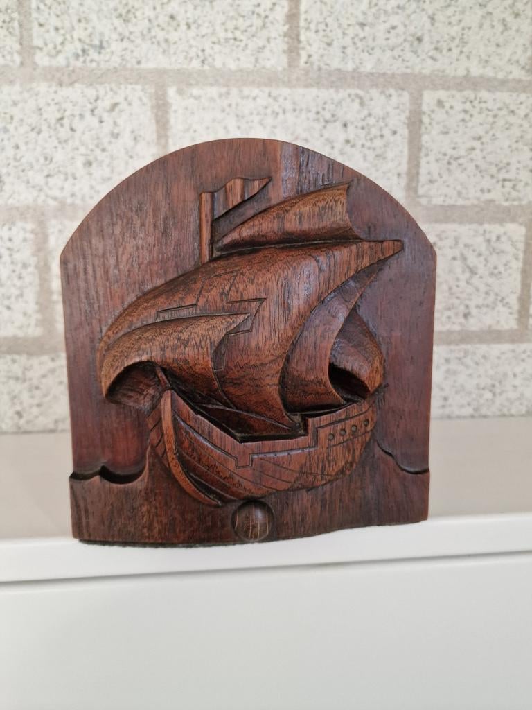 Oude houten boeken steun/ met zeilboot, Ophalen of Verzenden