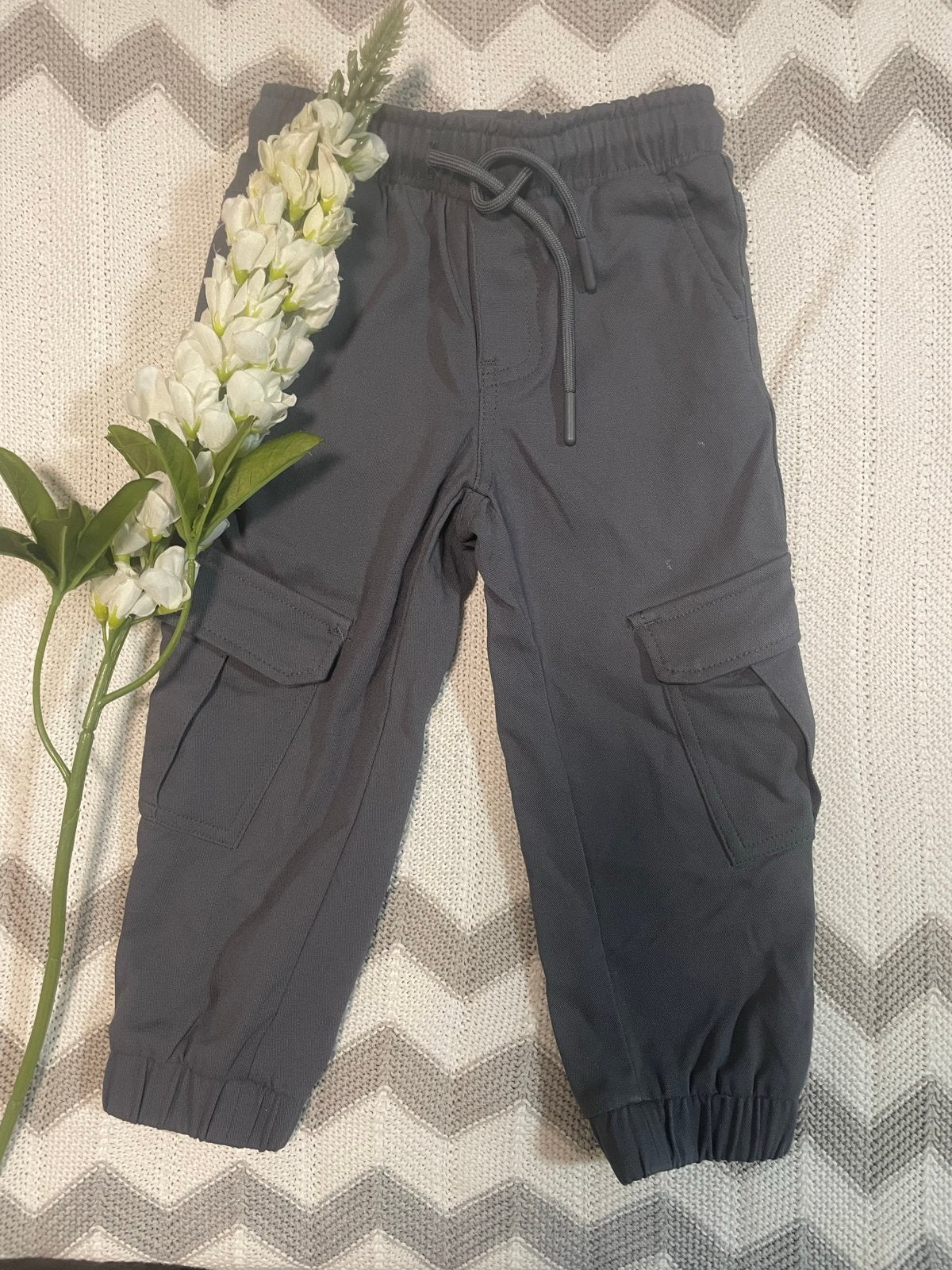 NIEUW, antraciet grijze cargobroek van de Wibra, maat 92, Kinderen en Baby's, Ophalen of Verzenden, Nieuw, Jongen, Broek