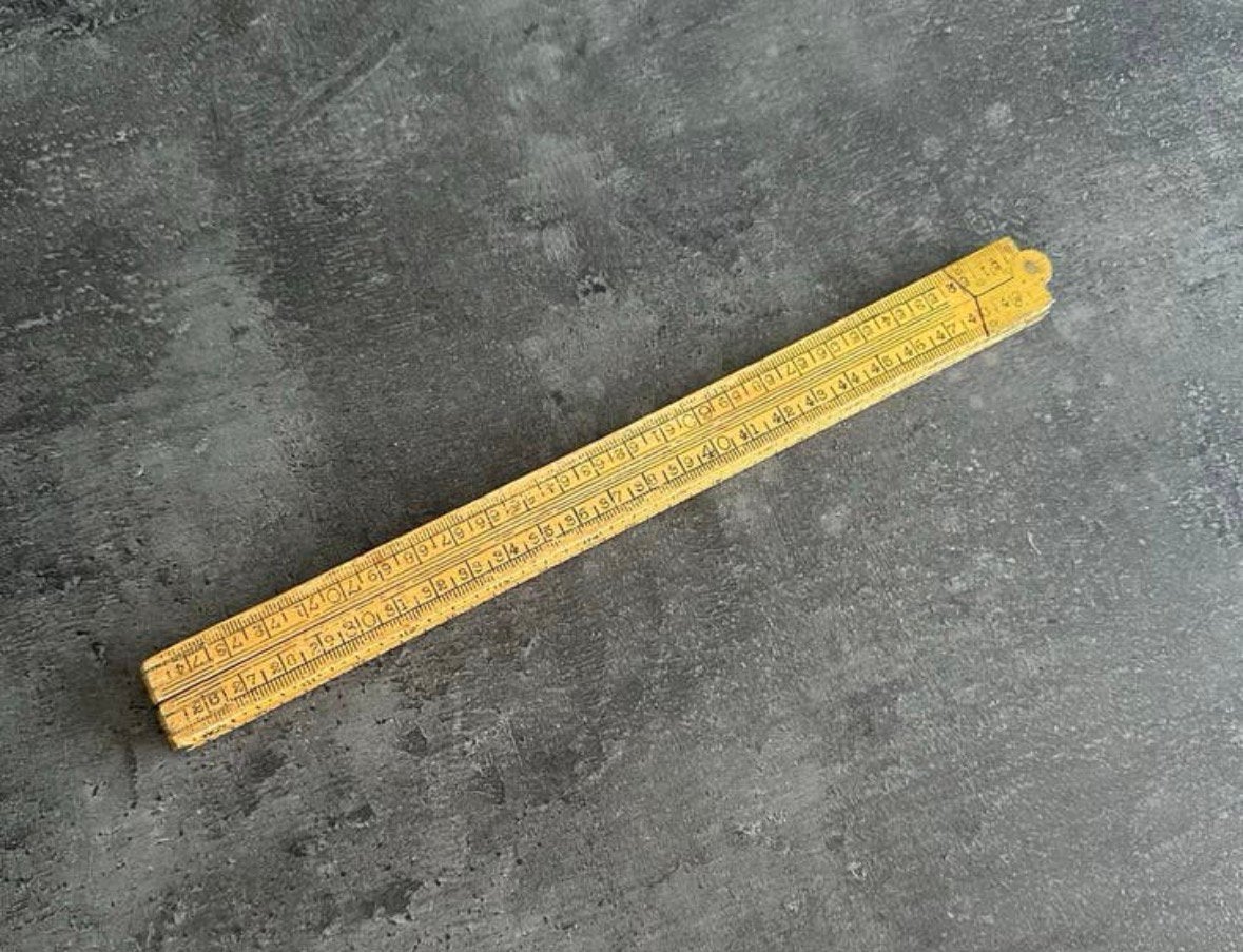 Deze antieke houten vouwmeter een charmant stuk gereedschap, Antiek en Kunst, Antiek | Gereedschap en Instrumenten, Ophalen of Verzenden