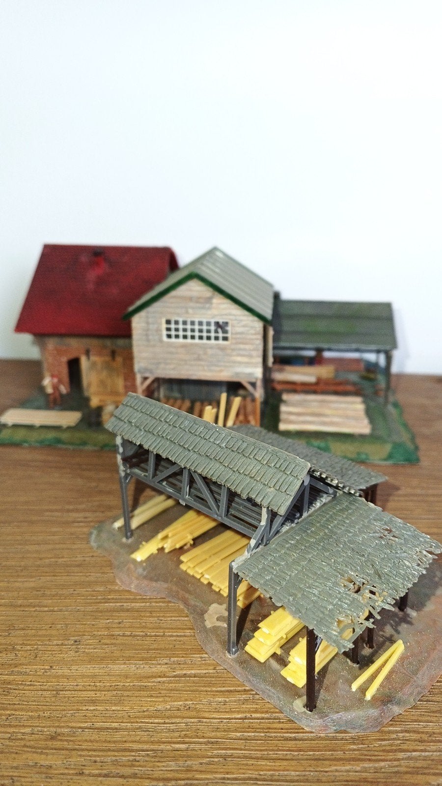 Houtzagerij met houtopslag - Modelbouw, Hobby en Vrije tijd, Verzenden, Zo goed als nieuw, 1:50 tot 1:144