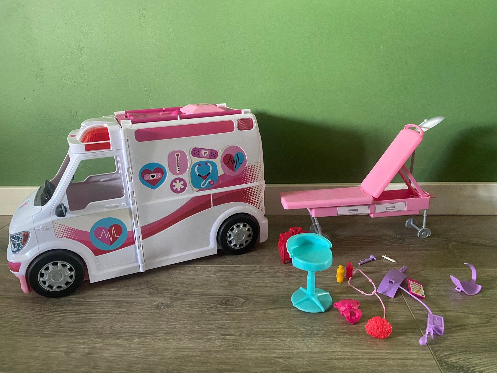 Barbie Ambulance Speelset met Accessoires, Ophalen of Verzenden, Zo goed als nieuw, Meisje