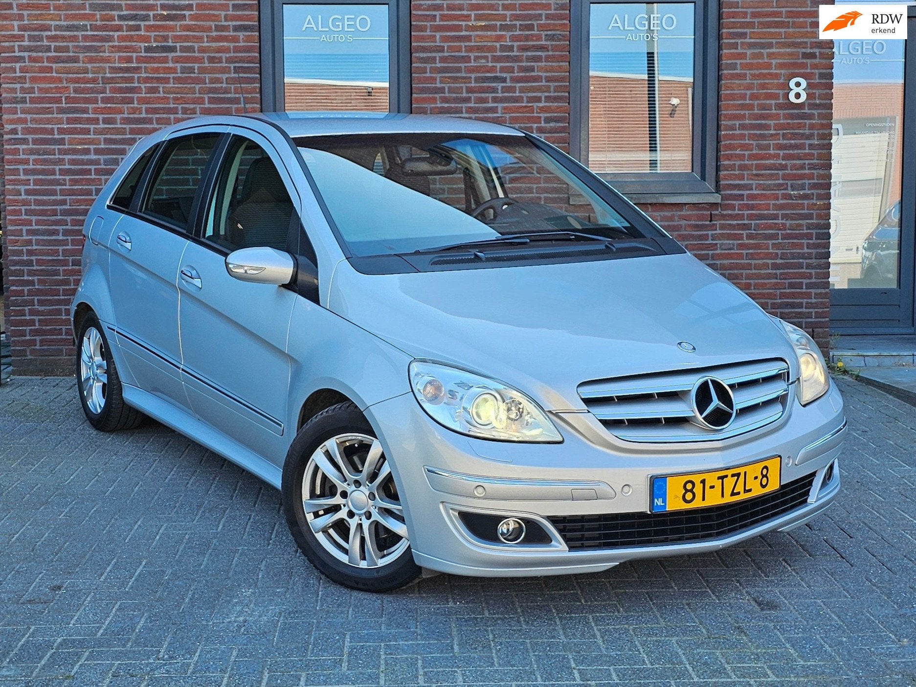 Mercedes-Benz B-klasse 200 Turbo / Automaat / Navi / Trekhaa, Auto's, Mercedes-Benz, Gebruikt, 4 cilinders, 400 kg, Leder en Stof