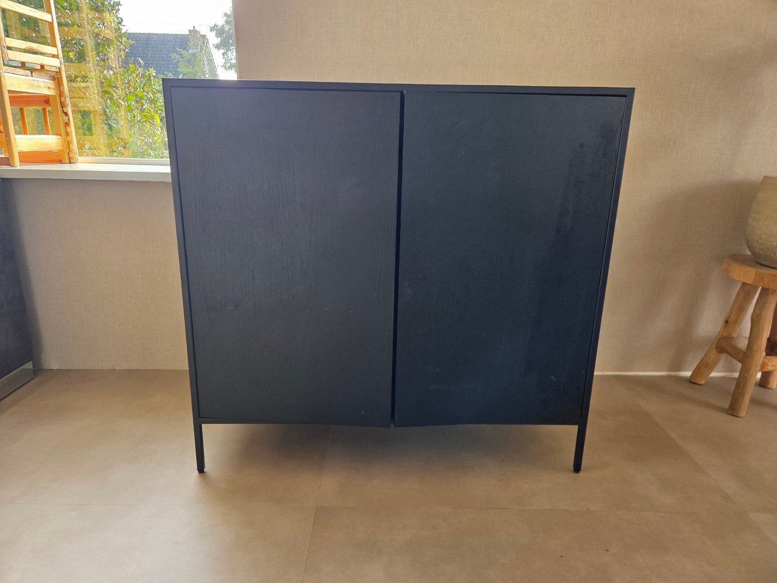 Mooie zwarte dressoir kast, Huis en Inrichting, Ophalen of Verzenden, Zo goed als nieuw, 25 tot 50 cm