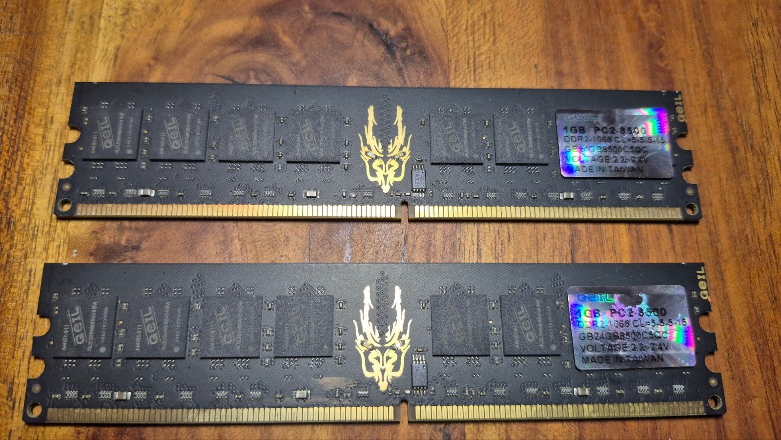 GeIL 1GB DDR2 RAM Geheugen (2 stuks), Computers en Software, RAM geheugen, Gebruikt, Ophalen of Verzenden, DDR2, Desktop