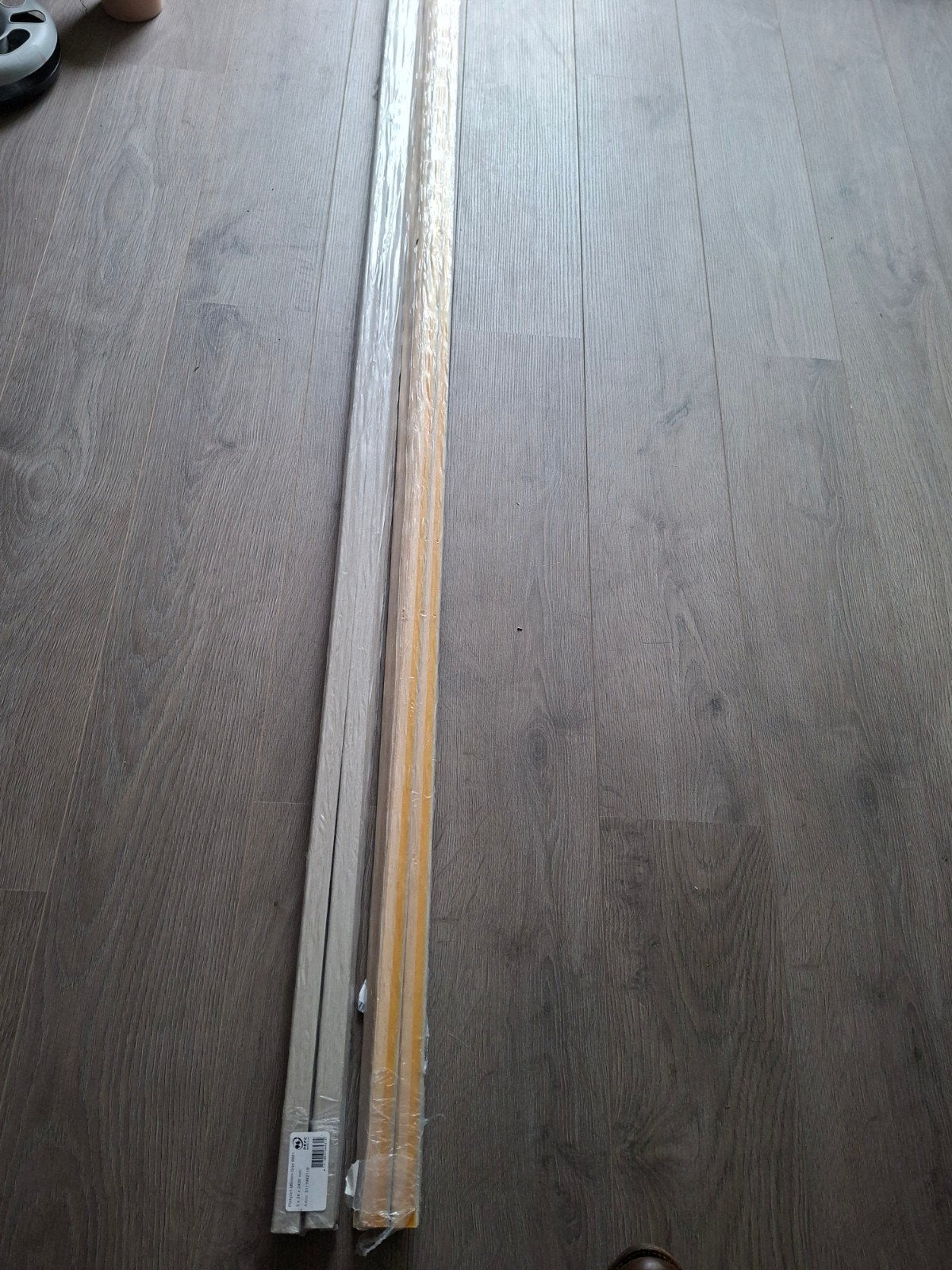 Plakplinten Midden Grijs (240 cm), Ophalen, Nieuw, Mdf, 200 tot 250 cm