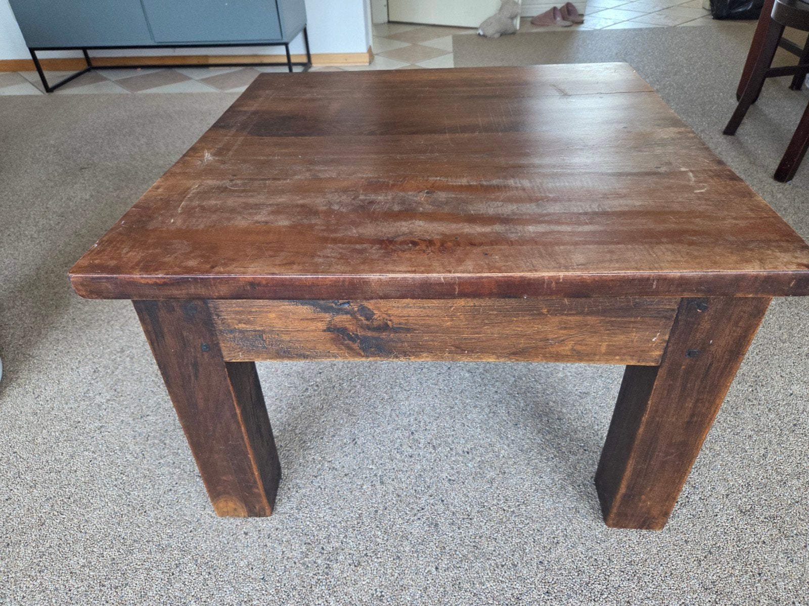 Stevig vierkant houten tafeltje 70x70 cm, 45 cms hoog, Ophalen, Gebruikt, 50 tot 100 cm, Vierkant