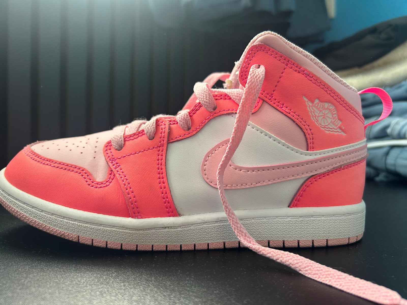 Nike Air Jordan 1 Mid Roze/Wit Sneakers maat 34, Ophalen, Gebruikt, Meisje, Sportschoenen