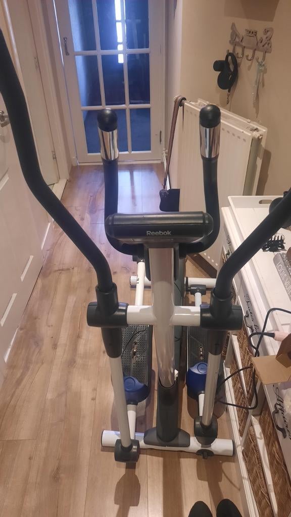 Goed werkende crosstrainer te koop van merk reebok moet weg, Ophalen, Gebruikt, Crosstrainer